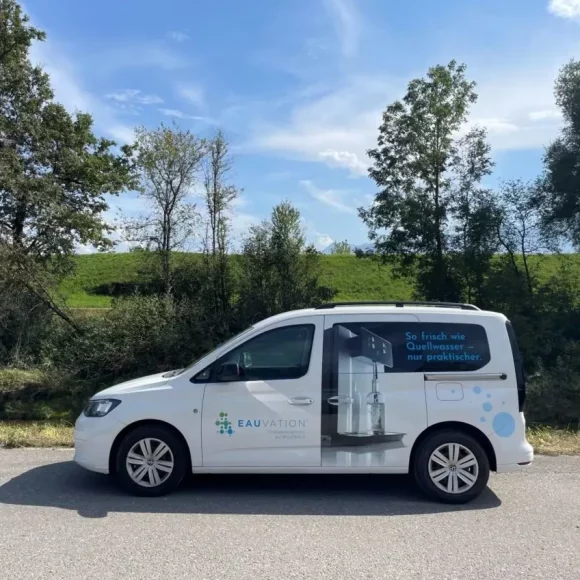 Seitenansicht vom Serviceauto VW Caddy von Eauvation AG